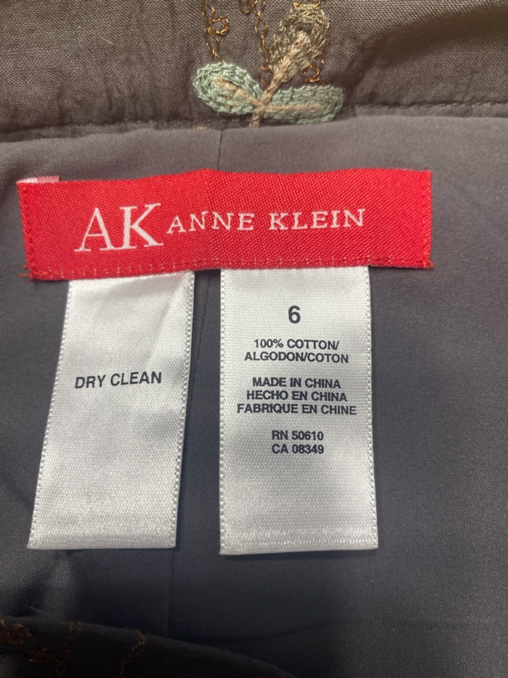 Anne Klein Gray Floral Embroidered Skirt Size 6 Knee Length 100% Cotton - Picture 5 of 5